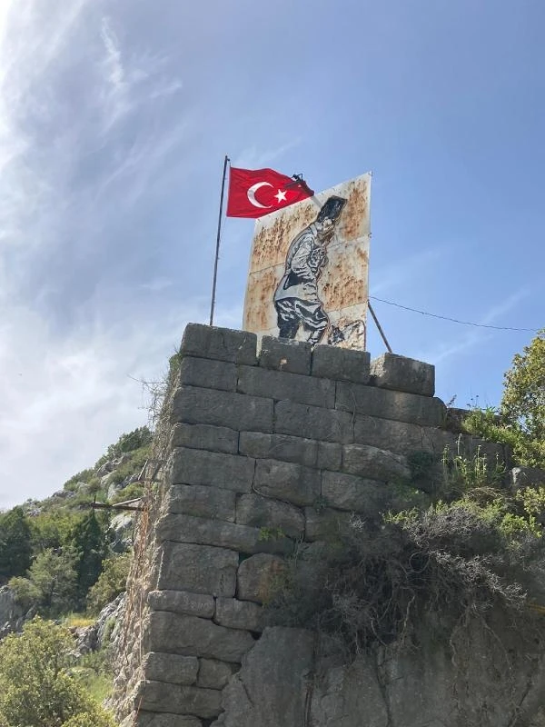 Akseki'de Atatürk resmi yenileniyor