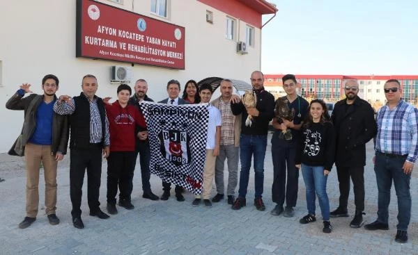 AKÜREM'de tedavisi tamamlanan kartal ile şahin doğaya bırakıldı