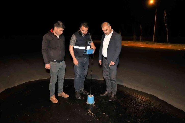 Akustik dinleme ekiplerinden fiziki kaçakların tespiti için gece çalışması
