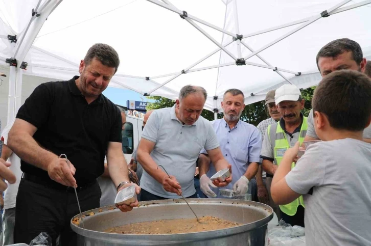 Akyazı’da 7 bin kişilik aşure ikramı yapıldı
