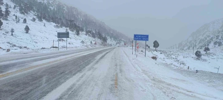 Alacabel’de gece başlayan kar yağışı sonrası ekipler seferber oldu
