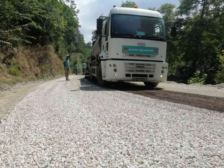 Alanya Belediyesinden kırsal bölgelere asfaltlama çalışması
