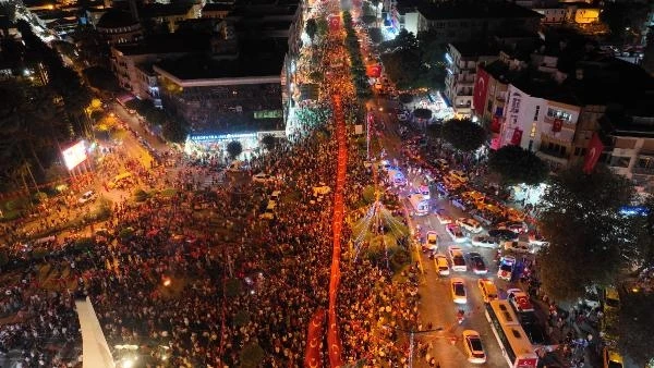 Alanya’da 100'üncü yıl kutlamalarında Funda Arar rüzgarı