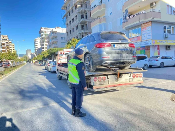 Alanya’da 3 araç trafikten men edildi
