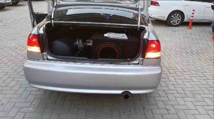 Alanya’da abartı egzoz kullanan araç sürücüsüne 7 bin lira ceza
