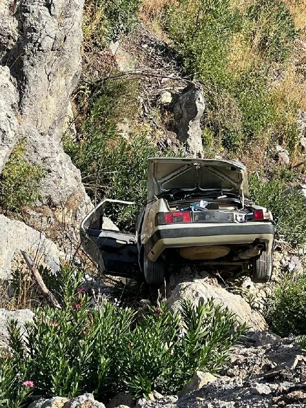 Alanya'da araç uçurumdan düştü; 1 yaralı