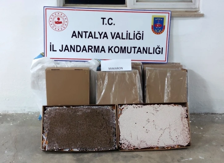 Alanya’da bir yolcu otobüsünde 36 bin adet hazır makaron ele geçirildi
