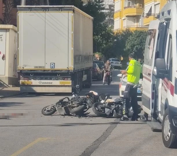 Alanya’da elektrikli bisiklet ile motosiklet çarpıştı: 1 yaralı
