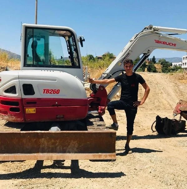 Alanya'da kepçe ile kamyonet arasında sıkışan işçi hayatını kaybetti