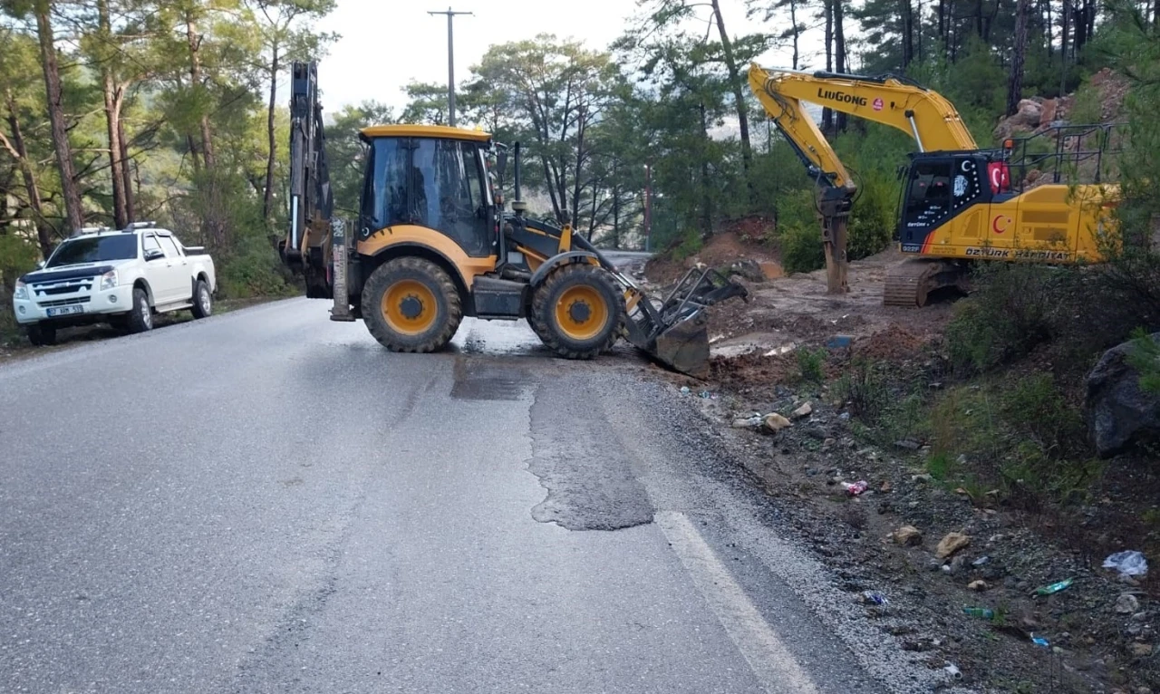 Alanya’da kuzeyde kar, güneyde heyelanla mücadele devam ediyor
