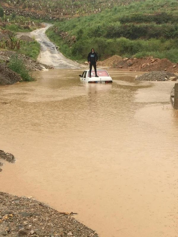 Alanya'da sağanak taşkınlara sebep oldu