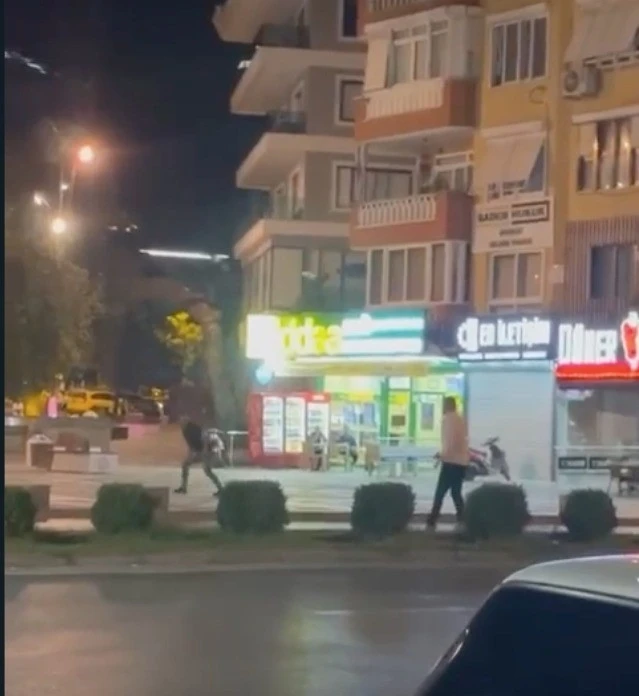 Alanya’da tartışma silahlı kavgaya döndü, o anlar kamerada
