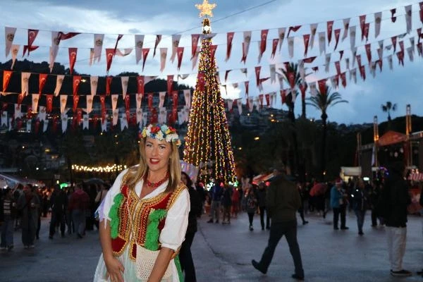 Alanya'da Yeni Yıl Pazarı açıldı