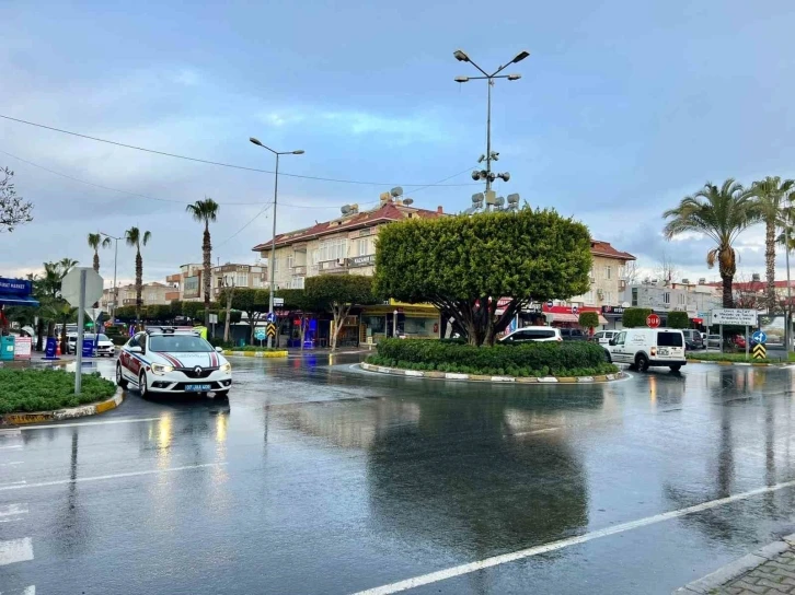 Alanya’daki trafik uygulamasında 12 araç trafikten men edildi
