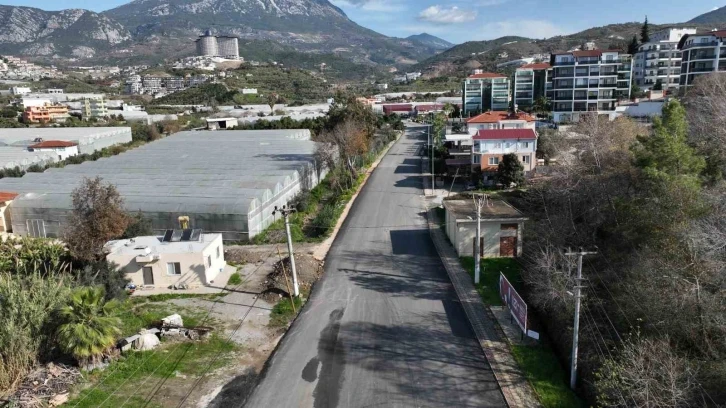 Alanya’nın doğu mahallelerinde asfalt  yapımı devam ediyor
