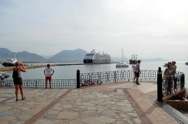 Alanya'ya gemiyle 393 turist geldi