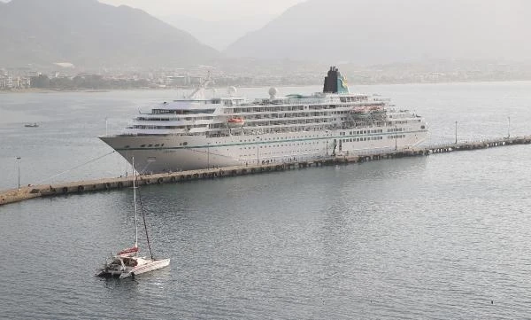 Alanya'ya kruvaziyerle 471 turist geldi