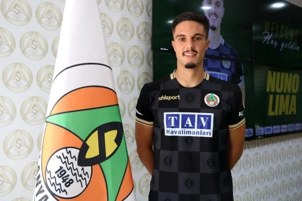 Alanyaspor 3 transferini tanıttı