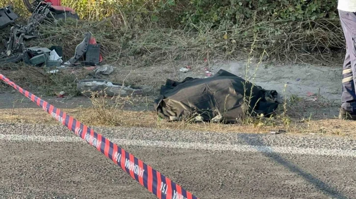 Alaplı’da motosiklet sürücüsü kamyonun altında kaldı: 1 ölü
