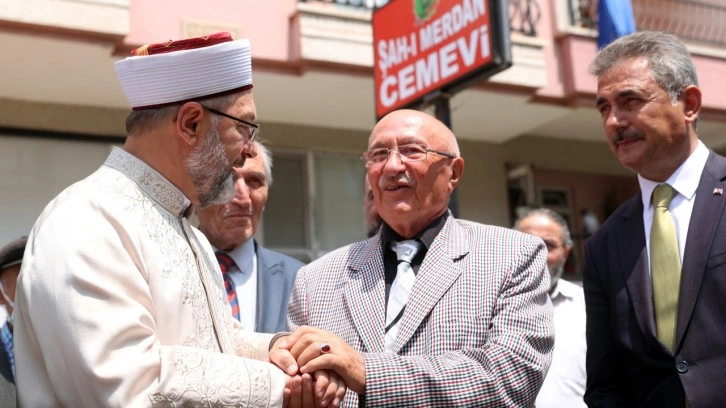 Ali Erbaş'tan cemevine geçmiş olsun ziyareti: Biz kardeşiz, her zaman biriz, beraberiz