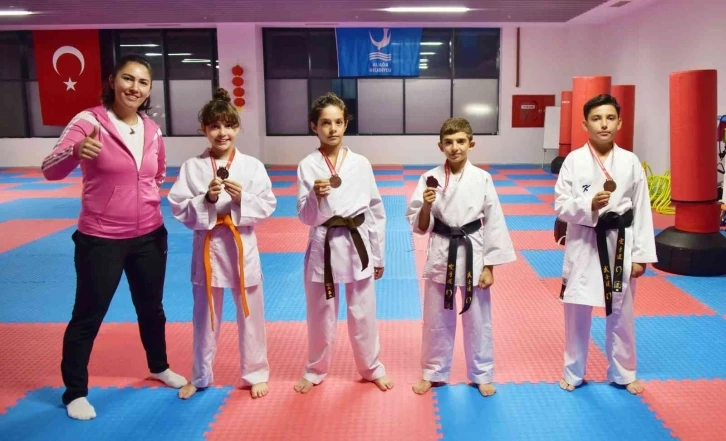 Aliağalı karateciler şampiyonadan 4 madalya ile döndü
