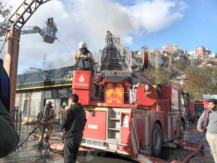 Alibeyköy oto sanayide yangın paniği
