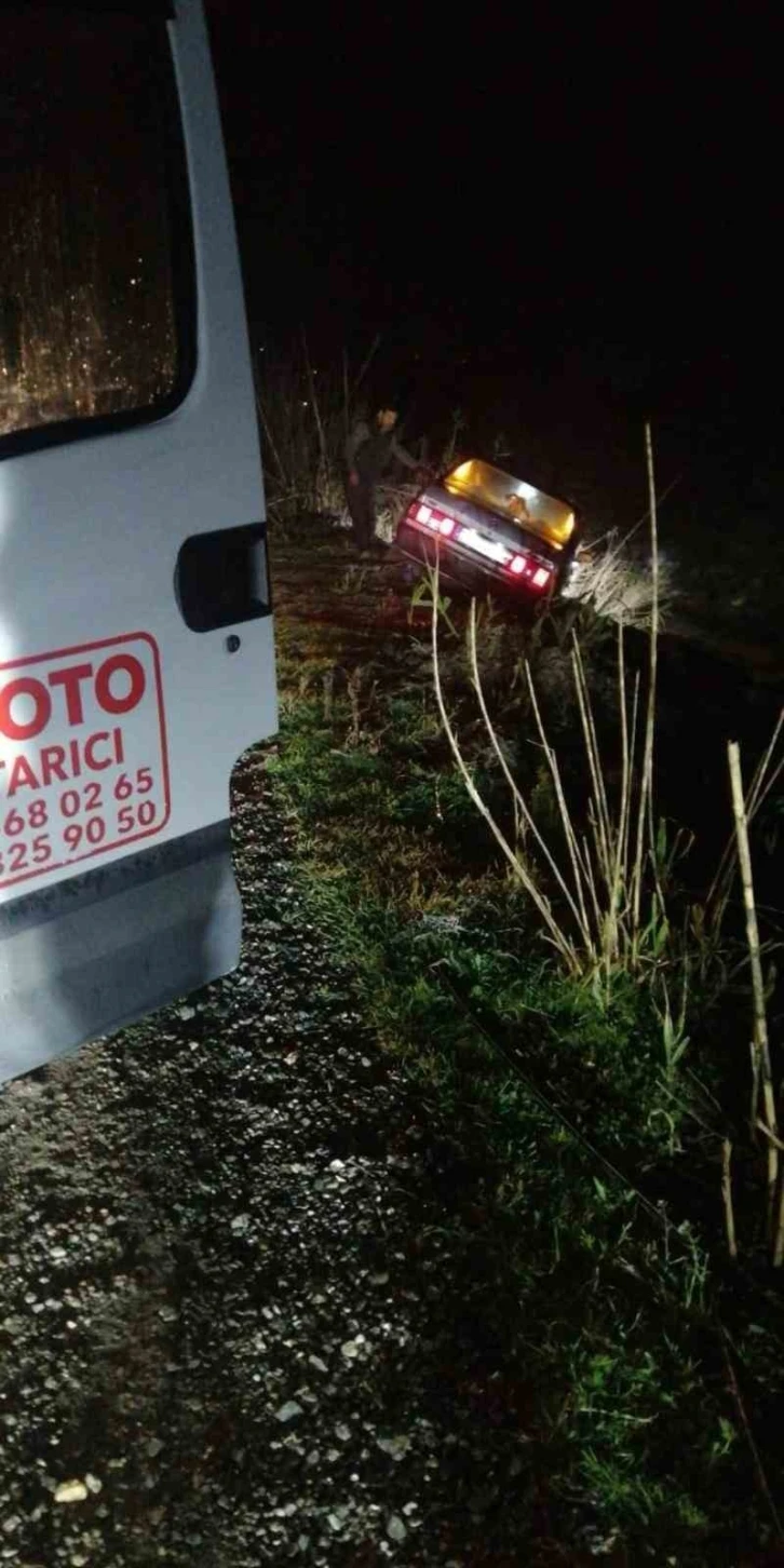 Alkollü sürücü otomobili ile dereye düştü
