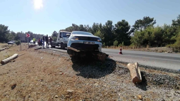 Alkollü sürücü tomruk kamyonuyla karayolunu savaş alanına çevirdi
