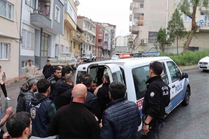 Alkollü sürücü yardıma gelen polislere saldırdı
