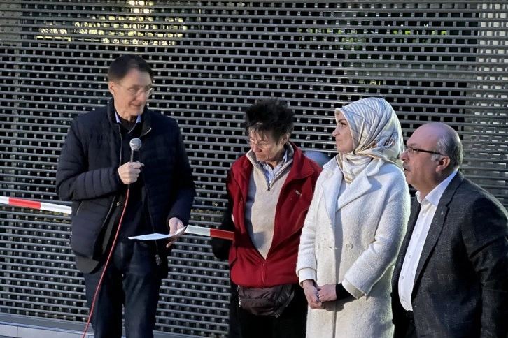 Almanya Sağlık Bakanı Lauterbach Türk Caddesi'nde iftara katıldı