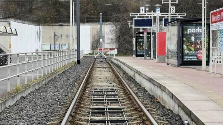 Almanya'da kamu çalışanlarının grevi toplu taşıma ulaşımını aksattı