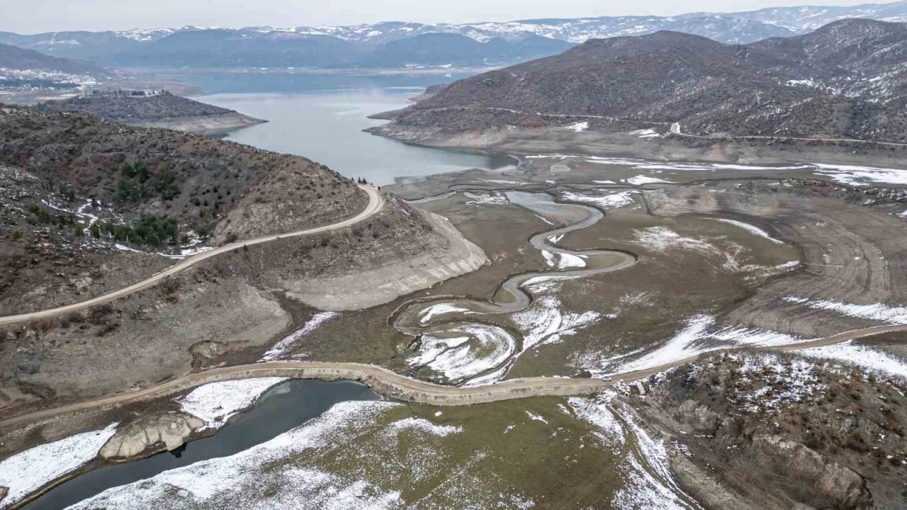 Almus’ta suların çekilmesiyle, kısa rota vatandaşların tercihi oldu
