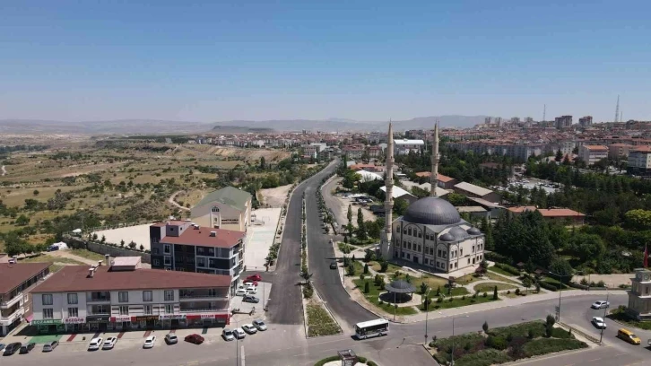 Alt yapısı tamamlanan yol yeniden trafiğe açıldı
