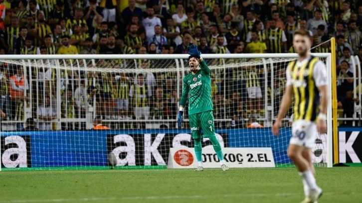 Altay Bayındır'a tribünlerden flaş tepki!