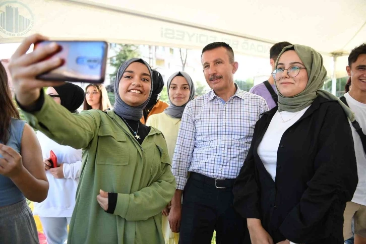 Altındağ Belediyesi kütüphanelerinde sınavlara hazırlanan gençlerden 557’si üniversiteli oldu
