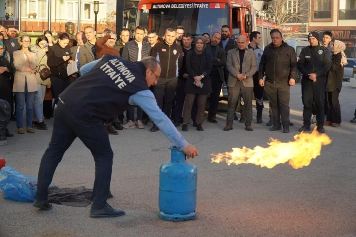 Altınova’da itfaiye 2023’te 498 olaya müdahale etti
