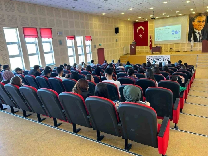 Altıntaş MYO öğrencileri siber suçlara karşı bilgilendirildi
