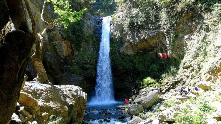 Amanosların saklı cenneti Karaçay Şelalesi
