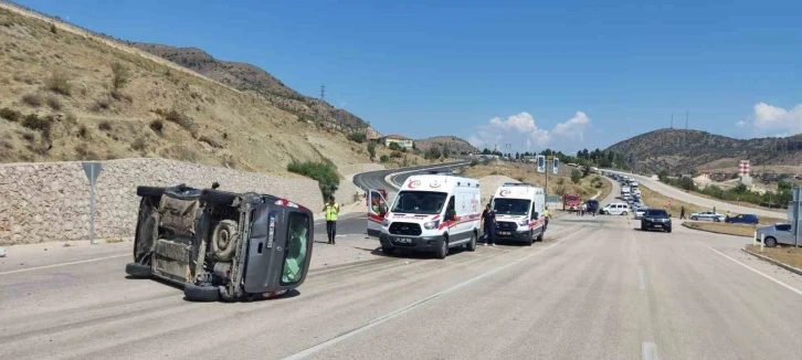 Amasya’da 2 kamyonet çarpıştı: 4 yaralı
