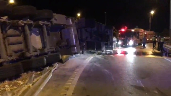 Amasya’da devrilen tırın sürücüsü hayatını kaybetti
