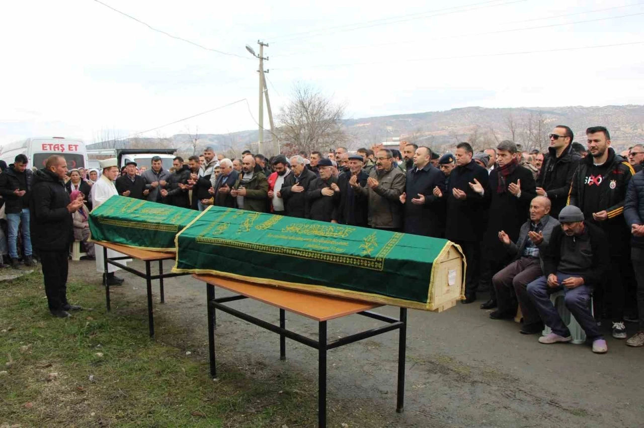 Amasya’daki göçükte hayatını kaybeden 2 kişi son yolculuğuna uğurlandı
