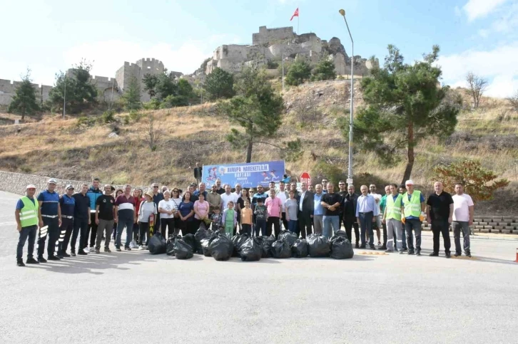 Amasya Kalesi’nde çevre temizliği yaptılar
