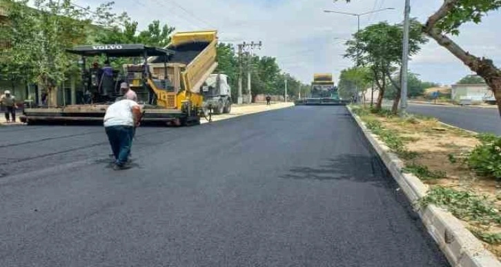 Ambar Mahalle yoluna sıcak asfalt serimi gerçekleştirildi