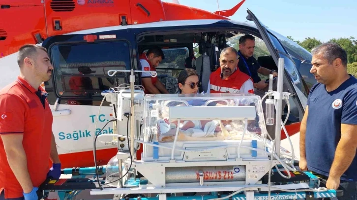Ambulans helikopter yeni doğan bebek için havalandı
