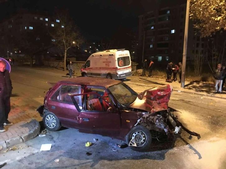 Ambulans ile otomobil çarpıştı: 1’i bebek 7 yaralı
