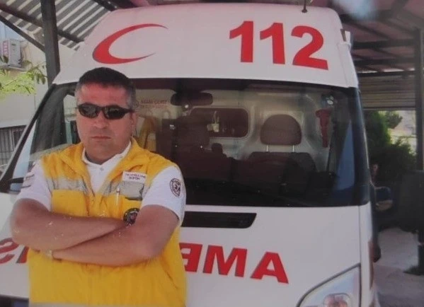 Ambulans şoförü babasını, başına ateş ederek öldürdü
