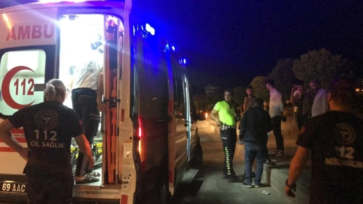 Ambulansla otomobil çarpıştı: 1 yaralı
