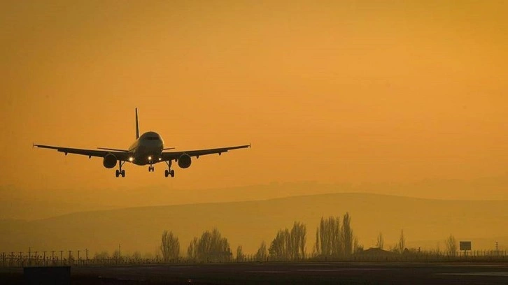 Amsterdam Havalimanı'nda tüm uçuşların durdurulması istendi