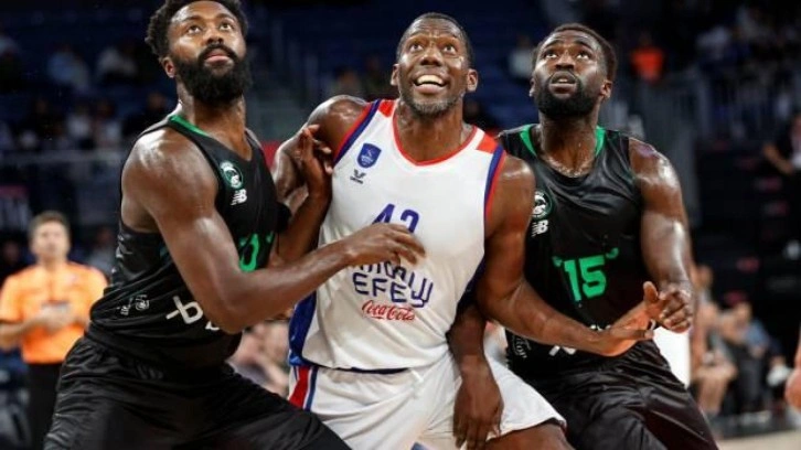 Anadolu Efes 3'te 3 yaptı