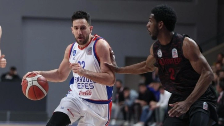 Anadolu Efes, Gaziantep Basketbol'u farklı geçti